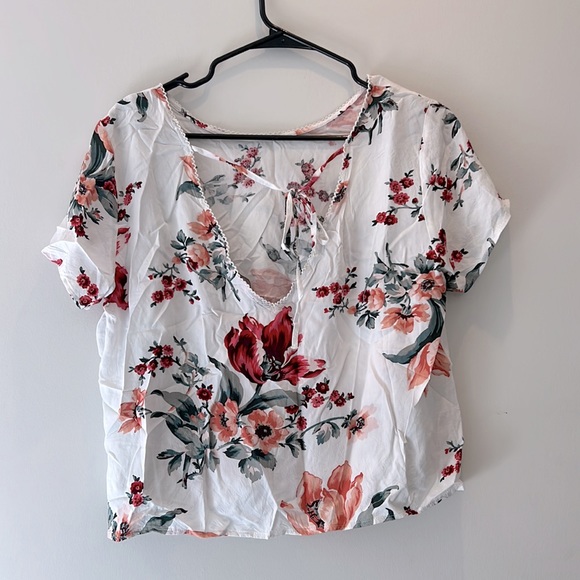 Abercrombie & Fitch Open Back Floral Tshirt - Picture 4 of 4